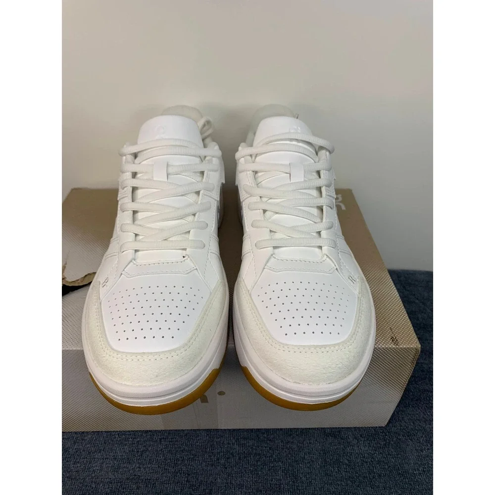 On‎ Cloud THE ROGER Clubhouse Mens 7.5 White Ivory Gum Sole Sneakers 3MF10540924